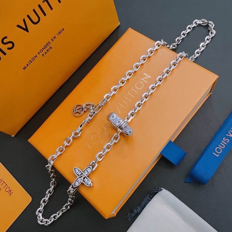 LV Necklace 04yxh71